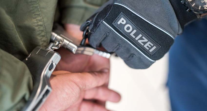 In der Nacht zu Montag meldete man der Polizei verdächtige Handlungen auf dem Gelände des Wasserwerks in der Alsweder Straße. Daraufhin entsandte die Leitstelle Streifenwagenbesatzungen an den Ort des Geschehens.