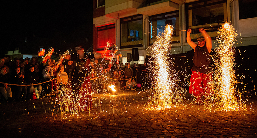 Feuertheater mit &bdquo;Flamma Scaena&ldquo; auf dem Marktplatz (Oliver Krato)