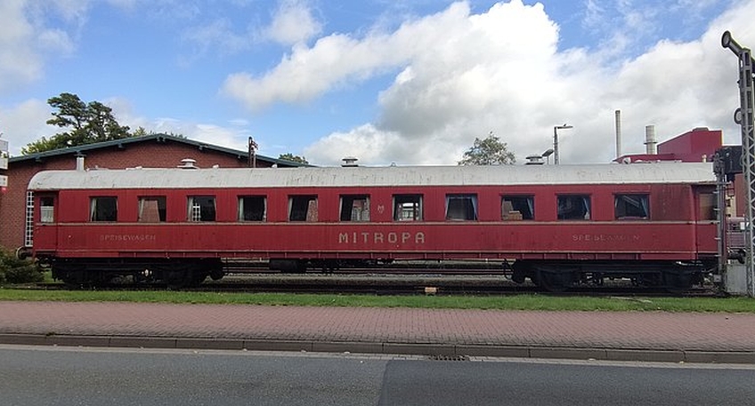 https://www.hallo-luebbecke.de/data/Bildarchiv/2023/202312_Dezember/20231226_hallo_minden_lsh_speisewagen_maler_museumseisenbahn_rahden.jpg