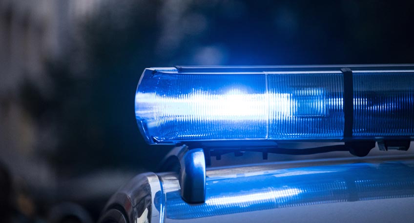 Ein polizeibekannter und mutma&szlig;lich unter Drogeneinfluss stehender 30-J&auml;hriger wollte sich am Samstagabend mit seinem Wagen einer Polizeikontrolle entziehen. Er konnte in der Folge gestellt werden.