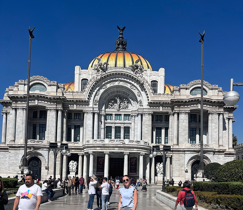 Von L&uuml;bbecke in eine der gr&ouml;&szlig;ten St&auml;dte der Welt: Carlotta Sch&uuml;tte hat im Rahmen ihres dualen Studiums bei der Merkur Group k&uuml;rzlich sechs Wochen in der 22-Millionen-Einwohner-Metropole Mexiko-Stadt verbracht. 