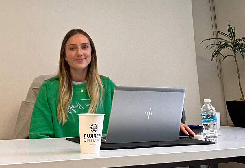 Von L&uuml;bbecke in eine der gr&ouml;&szlig;ten St&auml;dte der Welt: Carlotta Sch&uuml;tte hat im Rahmen ihres dualen Studiums bei der Merkur Group k&uuml;rzlich sechs Wochen in der 22-Millionen-Einwohner-Metropole Mexiko-Stadt verbracht. 