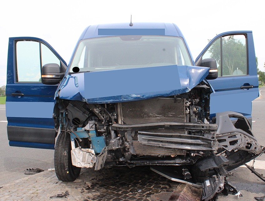 Bei einem Verkehrsunfall auf der Diepholzer Stra&szlig;e (B 239) ist am Dienstag ein 66 Jahre alter Beifahrer schwer verletzt worden.