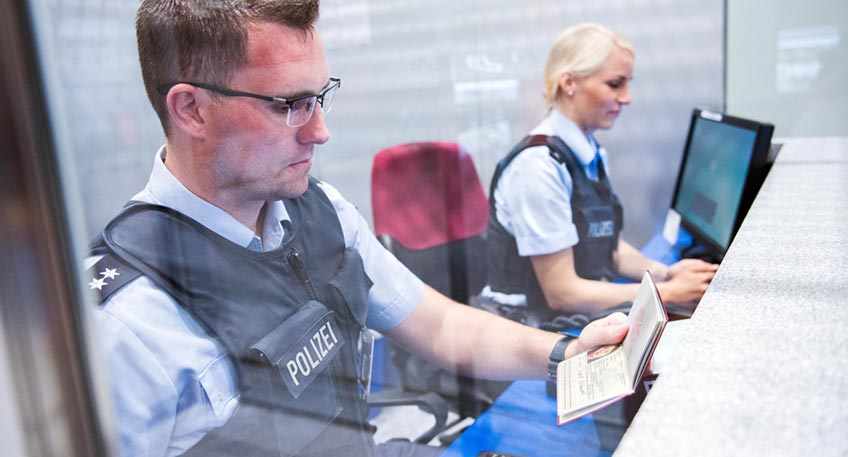 Nach den Osterferien schon in Richtung Sommer schauen. Mit Blick auf den geplanten Sommerurlaub vieler Stemweder Familien rät das Team des Bürgerservice der Gemeindeverwaltung, rechtzeitig die Gültigkeit aller Ausweis- und Reisedokumente zu überprüfen. Und zwar nicht nur die eigenen, sondern auch die der Kinder.