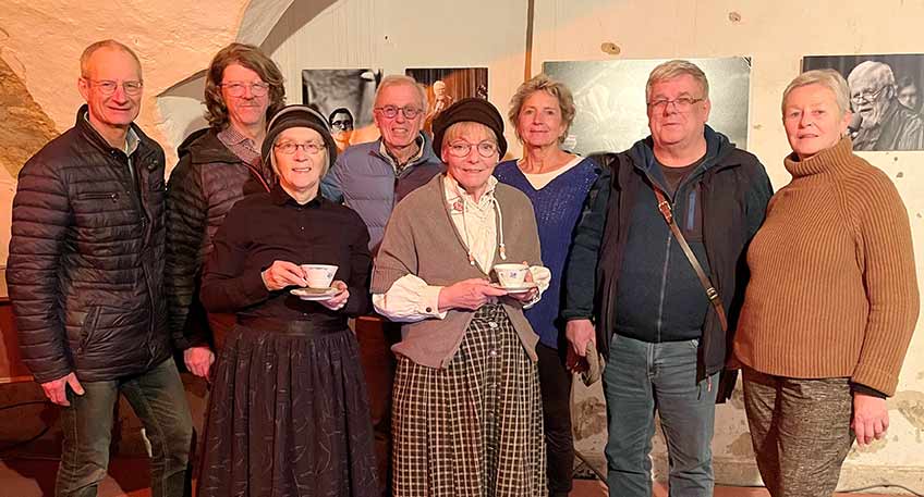 F&uuml;r den Jahresabschluss hat sich das L&uuml;bbecker Stadtf&uuml;hrerteam einen ganz besonderen Ort ausgesucht und das nicht ohne Grund: Gefeiert werden 20 Jahre Stadtf&uuml;hrungen in L&uuml;bbecke.