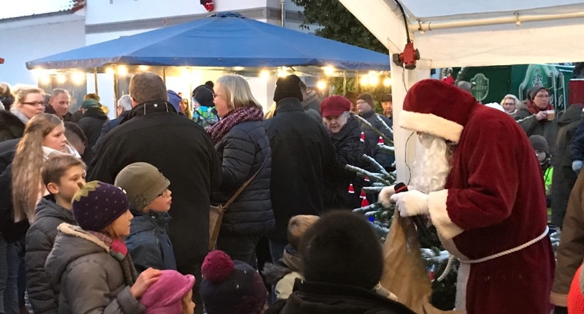 https://www.hallo-luebbecke.de/data/Bildarchiv/2024/202412_Dezember/20241208_hallo_minden_weihnachtsmarkt_alswede.jpg