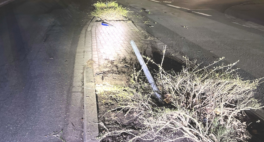 20250228_hallo_minden_polizei_Espelkamp_Verkehrsinsel_uberfahren