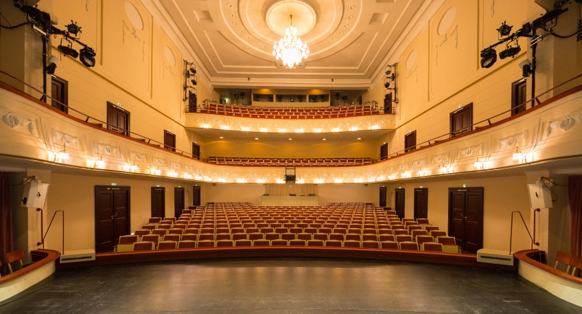 https://www.hallo-luebbecke.de/data/Bildarchiv/2025/202503_Marz/20250302_hallo_minden_theater_bad_oeynhausen_Theater_Minden_Christian_Schwier.jpg