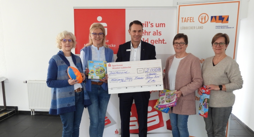 https://www.hallo-luebbecke.de/data/Bildarchiv/2025/202503_Marz/20250309_hallo_minden_forderverein_tafel_spendenubergabe_sparkasse.jpg