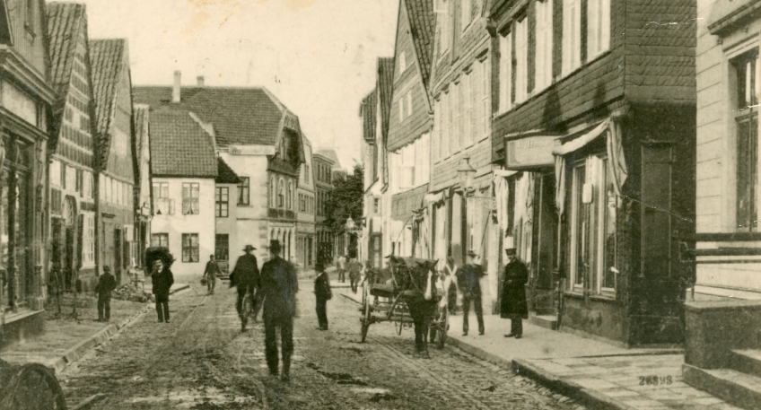 https://www.hallo-luebbecke.de/data/Bildarchiv/2025/202506_Juni/20250613_hallo_minden_stadtmarketing_lk_stadtfuhrung_straennamen_stadtarchiv.jpg
