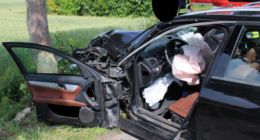 https://www.hallo-luebbecke.de/data/Bildarchiv/2025/202506_Juni/20250616_hallo_minden_polizei_Hullhorst_baum.jpg