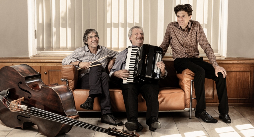 https://www.hallo-luebbecke.de/data/Bildarchiv/2025/202507_Juli/20250702_hallo_minden_jazz_club_luebbecke_Accordion_Affairs_c_Anna_Tena-9.jpg