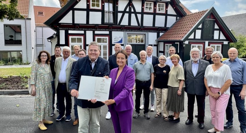 https://www.hallo-luebbecke.de/data/Bildarchiv/2025/202507_Juli/20250718_hallo_minden_stemwede_urkunde_luftkurort_2025-2.jpg