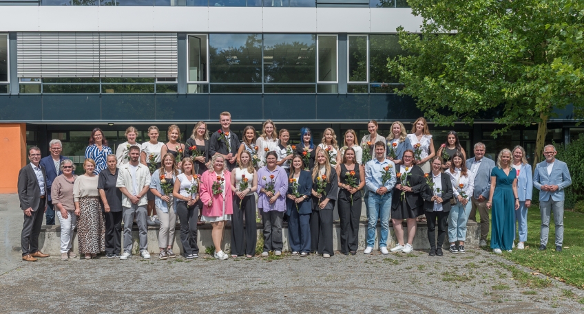 https://www.hallo-luebbecke.de/data/Bildarchiv/2025/202508_August/20250812_hallo_minden_mkk_Examen_GP_22-25.jpg