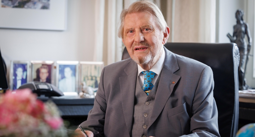 https://www.hallo-luebbecke.de/data/Bildarchiv/2025/202508_August/20250824_hallo_minden_Merkur_Group_Paul_Gauselmann.jpg