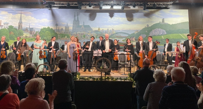 https://www.hallo-luebbecke.de/data/Bildarchiv/2025/202508_August/20250829_hallo_minden_theater_espelkamp_Junge_Philharmonie_Koln_cjungephilharmoniekoln_1.jpg