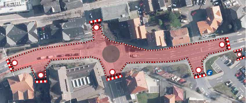 Beim Neubau des Kreisverkehrsplatzes Weingartenstraße / Osnabrücker Straße ist der Endspurt eingeläutet. Mit den Asphaltierungsarbeiten steht den Verkehrsteilnehmern ab kommenden Dienstag noch eine letzte, voraussichtlich elftägige Geduldsprobe bevor, dann soll der Verkehr wie geplant wieder frei fließen.