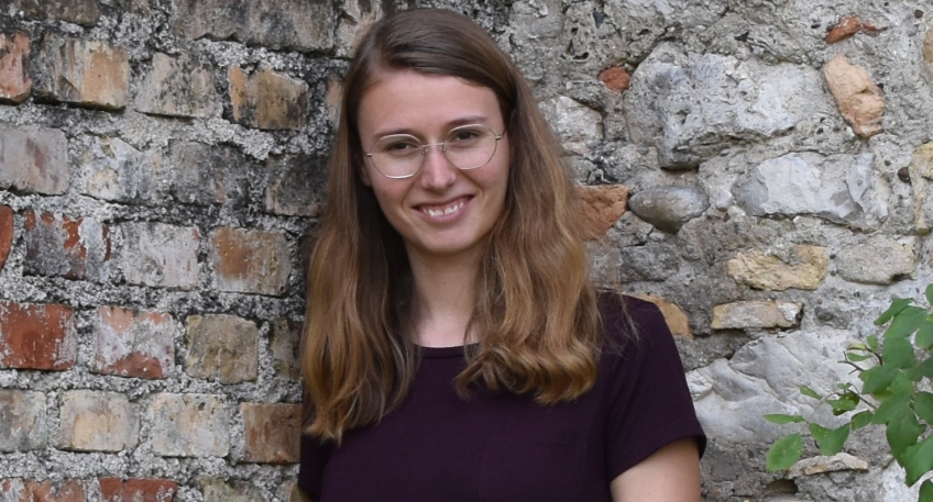 https://www.hallo-luebbecke.de/data/Bildarchiv/2025/202509_September/20250928_hallo_minden_jfk_Poetry_Slam_Luisa_Stulke.jpg