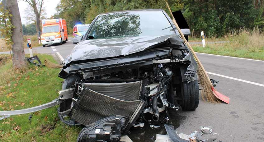 Im Bereich der Kreuzung Fabbenstedter Straße / Zur Aue / Hülsstraße ereignete sich am Samstagmittag ein Verkehrsunfall mit zwei leicht verletzten Personen.