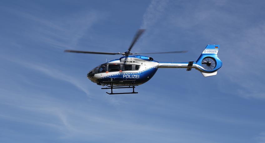 Am Sonntagmorgen, 07.09.2025, soll ein Mann in Lübbecke mehrere Schüsse innerhalb eines Wohngebiets abgegeben haben.  Gegen 10:45 Uhr meldeten Bürger der Leitstelle der Polizei Minden, dass sie mehrere Schussgeräusche im Bereich des Lerchenwegs in Lübbecke-Gehlenbeck gehört hätten.