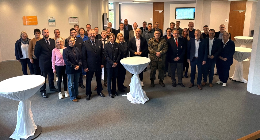 https://www.hallo-luebbecke.de/data/Bildarchiv/2025/202510_Oktober/20251015_hallo_minden_polizei_sicherheitskonferenz.jpg
