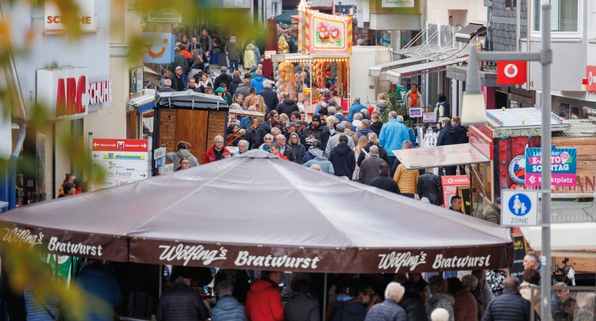https://www.hallo-luebbecke.de/data/Bildarchiv/2025/202510_Oktober/20251017_hallo_minden_Wurstmarkt_Wurstanschnitt_Oliver_Krato_2.jpg