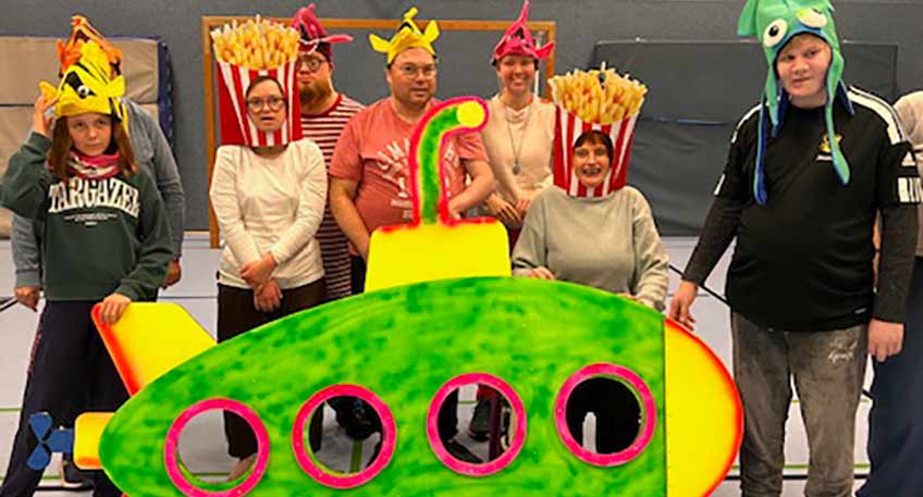 Der inklusive Dorfzirkus Maluna Kunterbunt begeistert ein breites Publikum und fasziniert alle Altersgruppen. Die Show bringt Geschichten auf die Bühne, die das Herz berühren, den Verstand fordern und gleichzeitig für unvergessliche Lacher sorgen.