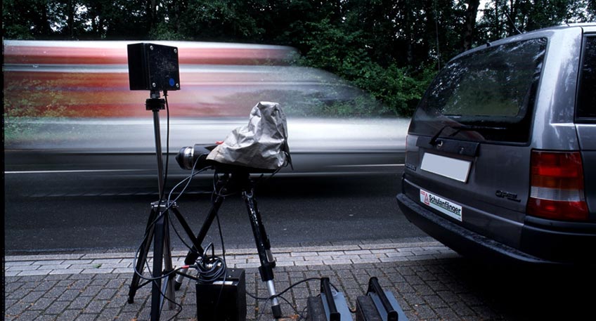 Der Verkehrsdienst der Polizei Minden-Lübbecke hat am Donnerstag und Freitag gezielte Geschwindigkeitsmessungen durchgeführt. Dabei wurden insgesamt 59 Überschreitungen festgestellt, die zu 33 Ordnungswidrigkeitsanzeigen und 26 Verwarngeldern führten.