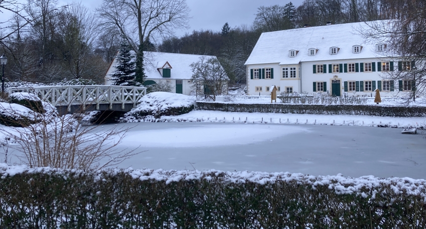 https://www.hallo-luebbecke.de/data/Bildarchiv/2026/202601_Januar/20260130_hallo_minden_touristig_bad_hollzhausen_Winterliche_Kulisse_im_Kurpark_Bad_Holzhausen.jpg