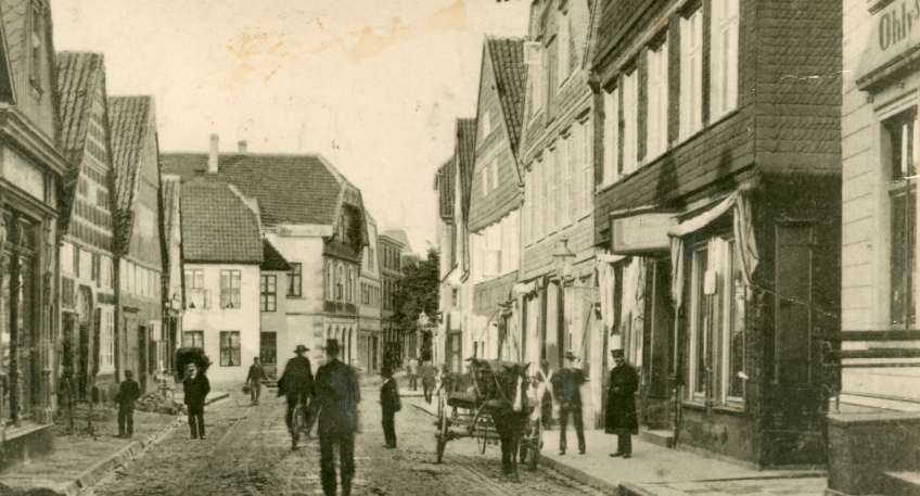 https://www.hallo-luebbecke.de/data/Bildarchiv/2026/202605_Mai/20260510_hallo_minden_stadtarchiv_lubbecke_Lange_Strae_LK_Ri._W_um_1910.jpg