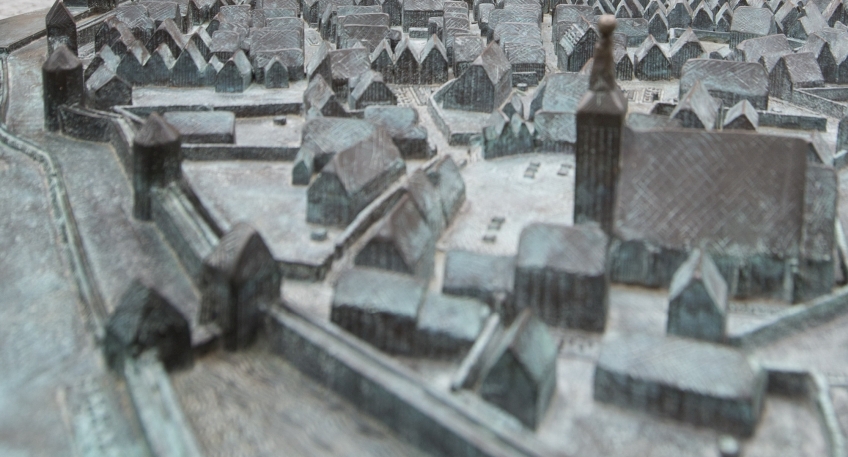 https://www.hallo-luebbecke.de/data/Bildarchiv/2026/202605_Mai/20260530_hallo_minden_stadtarchiv_luebbecke_Stadtmodell_Stadtmauer.jpg