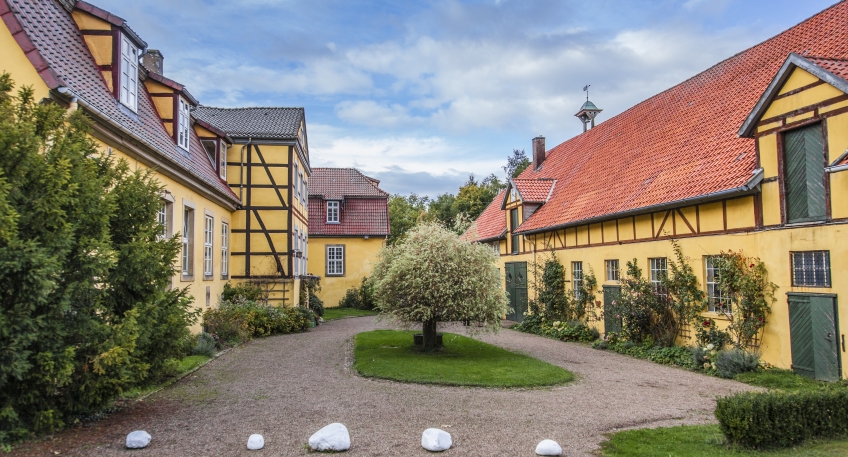 https://www.hallo-luebbecke.de/data/Bildarchiv/2026/202605_Mai/250260517_hallo_minden_wege_durch_das_land_Gut_Obernfelde_c_Ruben_Silberling_2.jpg