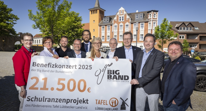https://www.hallo-luebbecke.de/data/Bildarchiv/2026/202606_Juni/20260605_hallo_minden_lubbecke_marketing_spende_bundeswehr.jpg