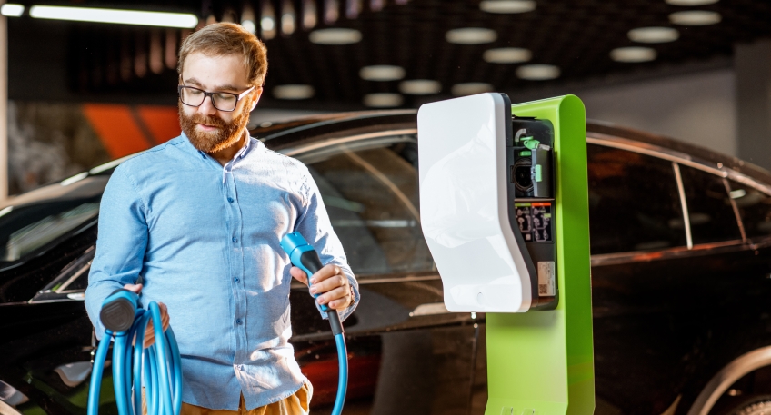https://www.hallo-luebbecke.de/data/Bildarchiv/2026/202606_Juni/20260621_hallo_minden_tuv_TNM_PM_E-Auto-gebraucht_rh2010.jpg
