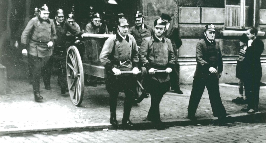 https://www.hallo-luebbecke.de/data/Bildarchiv/2026/202606_Juni/20260626_hallo_minden_lubbecke_marketing_Feuerwehr_vor_Altem_Rathaus_Festumzug_75_J._Freiw._Feuerwehr_LK_Mai_1949.jpg
