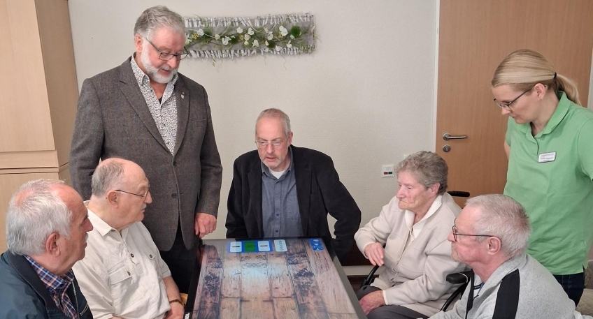 https://www.hallo-luebbecke.de/data/Bildarchiv/2026/202607_Juli/20260705_hallo_minden_LSH_Anschaffung_Aktivtisch.jpg