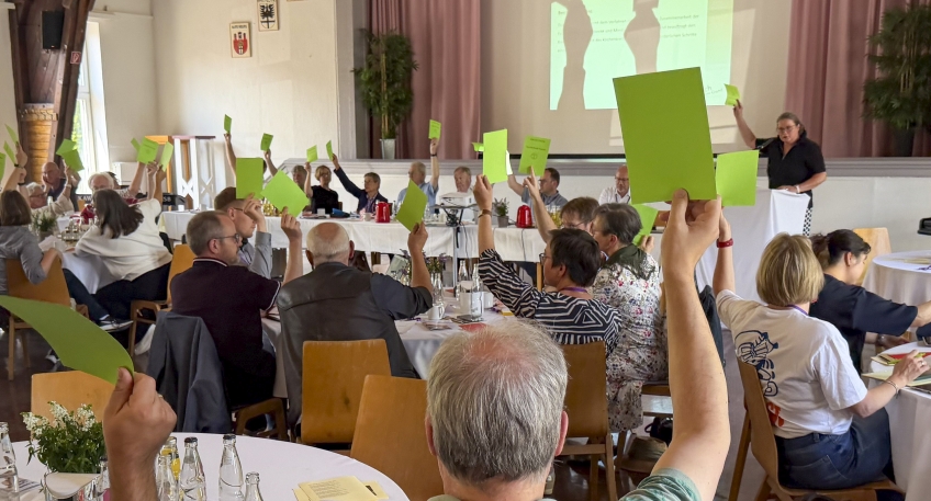 https://www.hallo-luebbecke.de/data/Bildarchiv/2026/202607_Juli/20260719_hallo_minden_kirchenkreis_luebbecke_ak-2026-kkl-synode-espelkamp-7.jpg