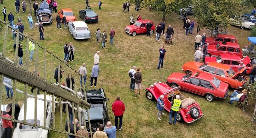 https://www.hallo-luebbecke.de/data/Bildarchiv/2026/202608_August/20260802_stemwede_Oldtimertreffen_Oppenwehe.jpg