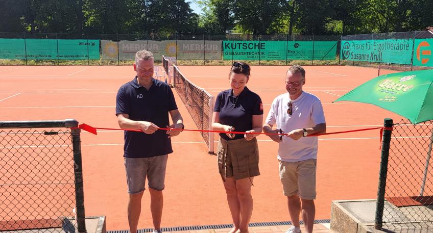 https://www.hallo-luebbecke.de/data/Bildarchiv/2026/202608_August/20260805_hallo_minden_ptsg_eraffnung_allwettercorts.jpg
