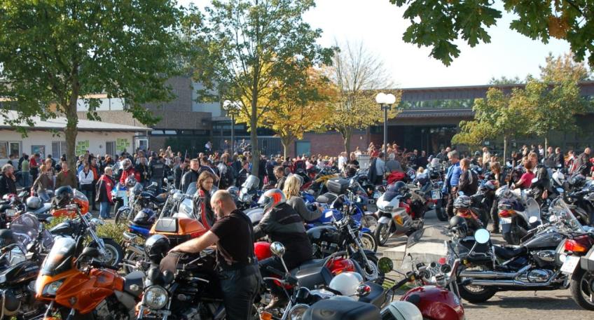 https://www.hallo-luebbecke.de/data/Bildarchiv/2026/202608_August/20260816_hallo_minden_jfk_Bikertreffen_Foto_Lindemann.jpg