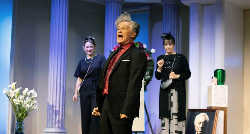 https://www.hallo-luebbecke.de/data/Bildarchiv/2026/202608_August/20260823_hallo_mimden_theater_espelkamp_Kalter_weisser_Mann_4_c_Franziska_Strauss_-_Kopie.jpg