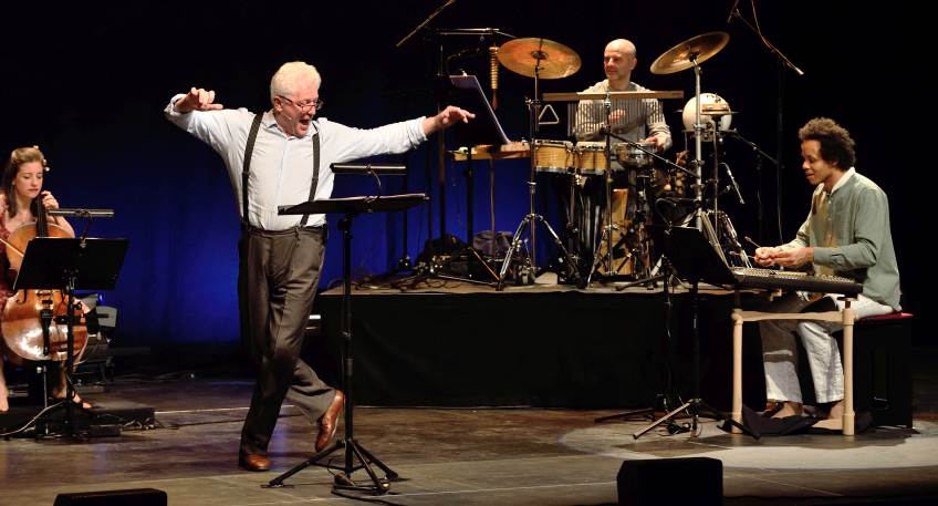https://www.hallo-luebbecke.de/data/Bildarchiv/2026/202608_August/20260823_hallo_minden_theater_espelkamp_Alexis_Sorbas_._Szenenfoto_11_._Credit_Bernadette_Fink.jpg