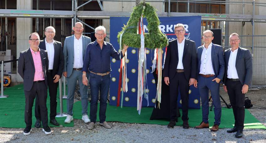 https://www.hallo-luebbecke.de/data/Bildarchiv/2026/202609_September/20260930_hallo_minden_merkur_Richtfest.jpg