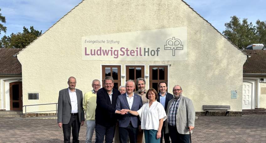 https://www.hallo-luebbecke.de/data/Bildarchiv/2026/202610_Oktober/20261011_hallo_minden__Ludwig-Steil-Hof_Wahl_Vieker.jpg
