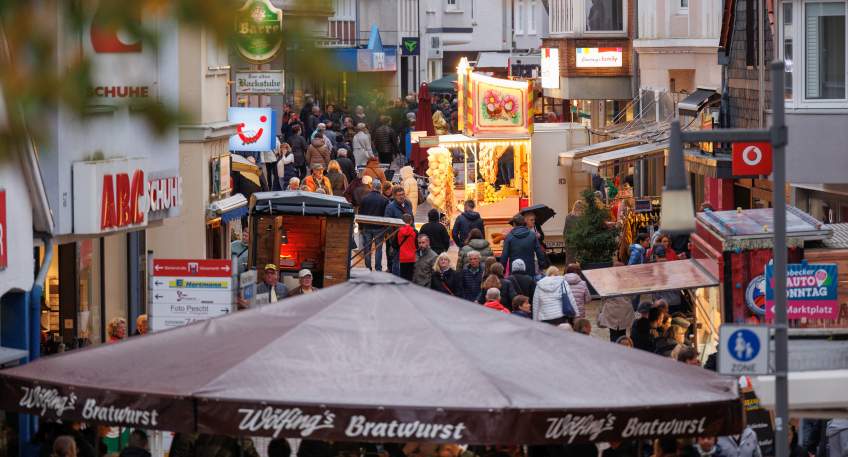 https://www.hallo-luebbecke.de/data/Bildarchiv/2026/202610_Oktober/20261011_hallo_minden_lubbecke_marketing_Herbstgenuss_mit_verkaufsoffenem_Sonntag_1_Oliver_Krato.jpg