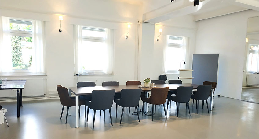 Zwei Unternehmerinnen eröffnen innovative Räume zum Arbeiten, Tagen, Coworken, Lernen, Erleben und Genießen.  Auf rund 200 m² haben Michaela Steinmeier und Maren Landsmann stilvolle Räumlichkeiten für unterschiedliche Möglichkeiten gestaltet.