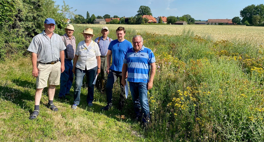 Es bl&uuml;ht, es summt, es duftet &ndash; und das auch in Zukunft. Die Stemweder Ortsheimatpflegerinnen und -pfleger haben sich auf einer nachmitt&auml;glichen Tour ein Bild vom Zustand der Bl&uuml;hfl&auml;chen in Stemwede gemacht.