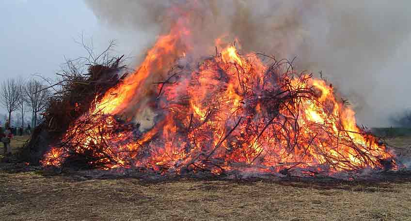 hallo-luebbecke-osterfeuer1-pixabay.jpg Osterfeuer