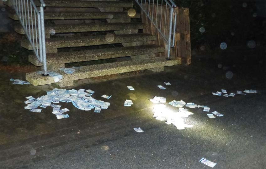 Als die Mitarbeiterin eines Wachdienstes ein offenstehendes Fenster am Bankinstitut bemerkte, ergriff eine dunkelgekleidete Person unvermittelt die Flucht.