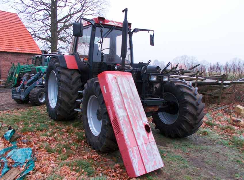 In einer Scheune standen sieben mutma&szlig;lich entwendete Traktoren, Mini-Bagger und Radlader. Ein Fahrzeug d&uuml;rfte aus einem Diebstahl in Bad Essen stammen, ein weiteres konnte einer Tat in Hunteburg zugeordnet werden.